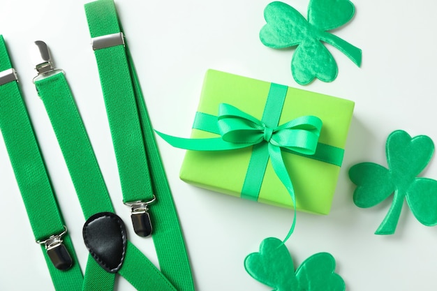 Diferentes accesorios para la vista superior del Día de San Patricio