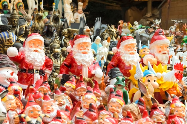 Diferentes esculturas de jardim Papai Noel gnomos boneco de neve ídolos animais