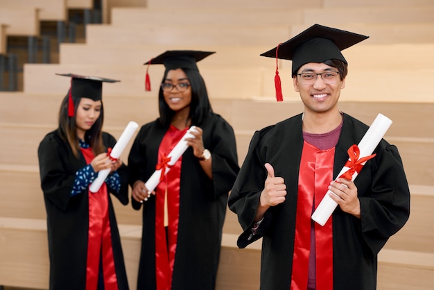 Las diferentes nacionalidades universitarias se sienten felices.