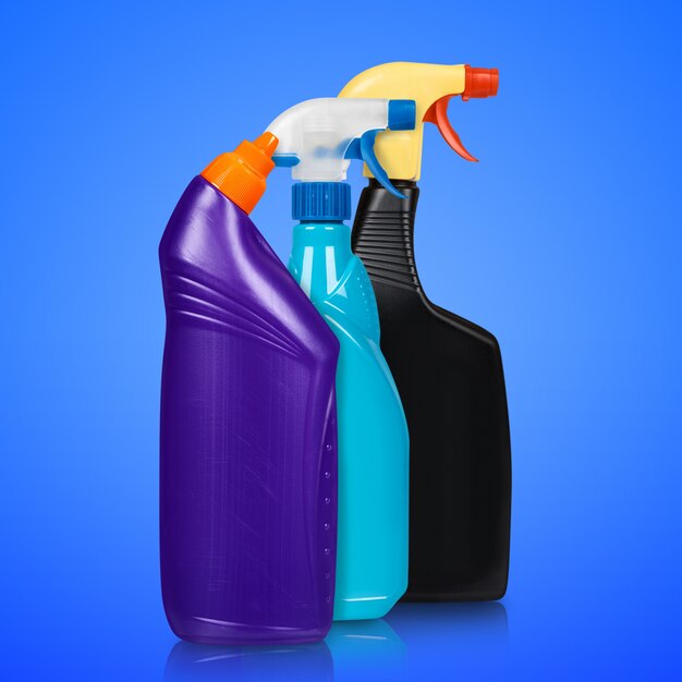 Diferentes tipos de botellas de detergente.