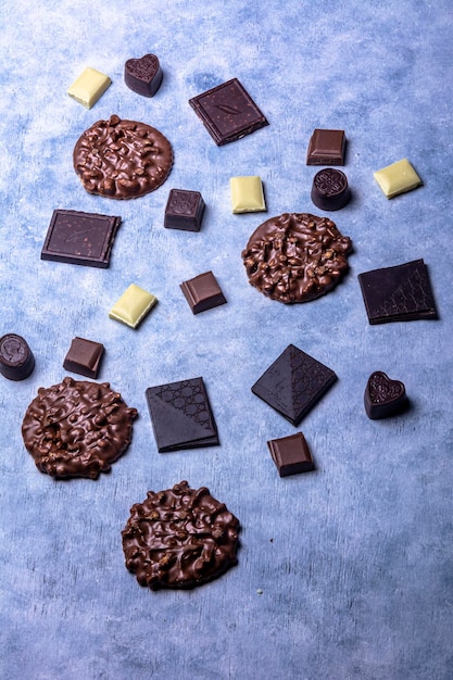 Diferentes tipos de chocolate para untar en la mesa