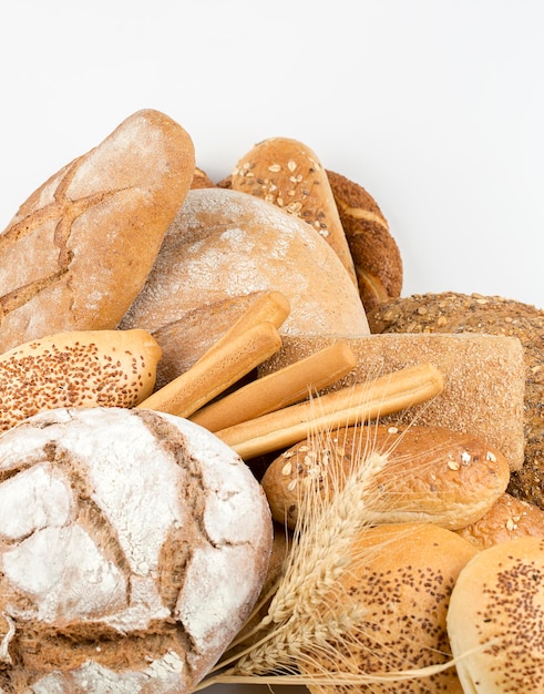 Diferentes tipos de pão e pãezinhos. Design de cartaz de cozinha ou padaria