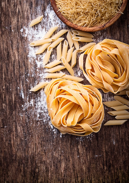 Diferentes tipos de pasta cruda.