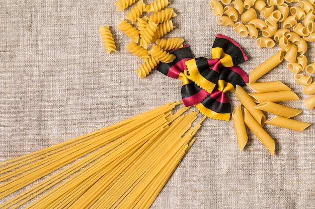 Diferentes tipos de pasta seca pasta italiana