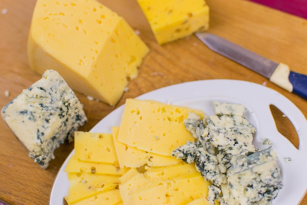 Diferentes tipos de queso picado
