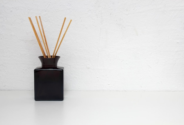 Difusor de aroma líquido con palos de madera para el hogar con espacio para copiar