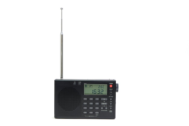 Digitaler Funkempfänger mit weißem Hintergrund der erweiterten Antenne