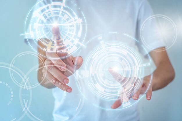Digitales zusammengesetztes Bild einer berührenden Hand einer Frau grafische Benutzeroberfläche