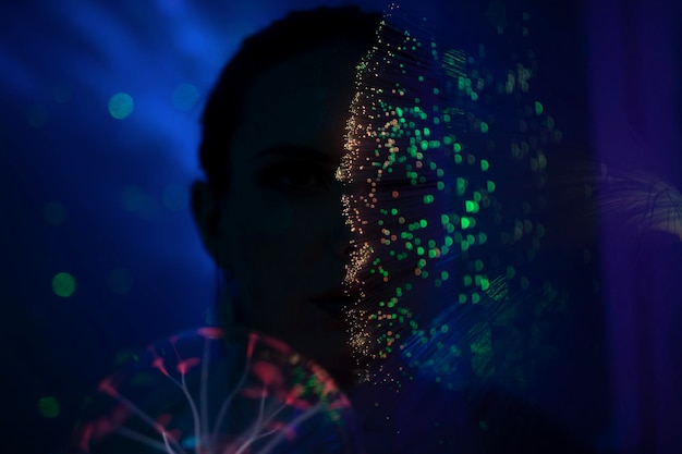 Digitales zusammengesetztes Bild einer Frau vor schwarzem Hintergrund