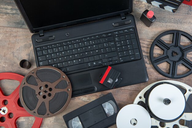 Digitalização de filme antigo de 16 mm e VHS com laptop