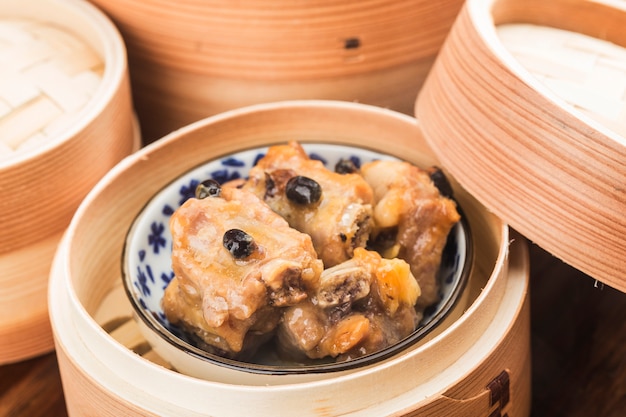 Dim sum chino Costillas de cerdo al vapor con frijoles negros