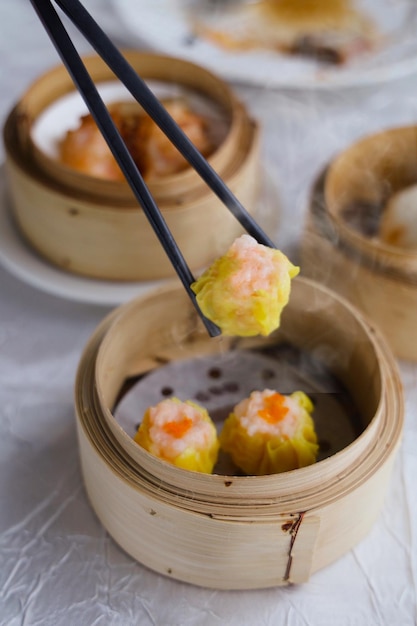 Dim sum chino en la mesa