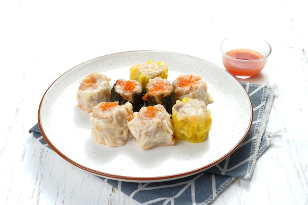 dimsum de bola de masa hervida al vapor con salsa picante