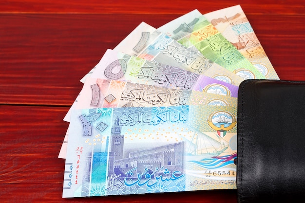 Dinar kuwaití en la billetera