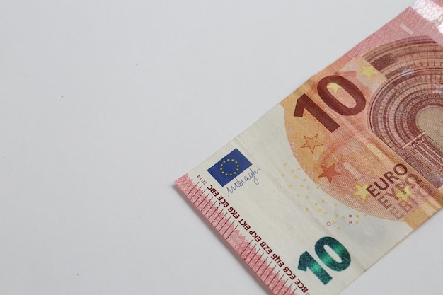 Dinero en moneda europea billetes en euros