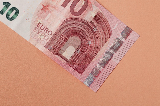 Dinero en moneda europea billetes en euros