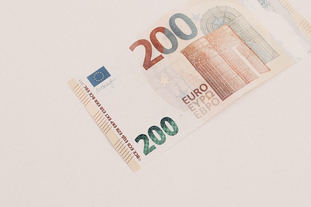 Dinero en moneda europea billetes en euros