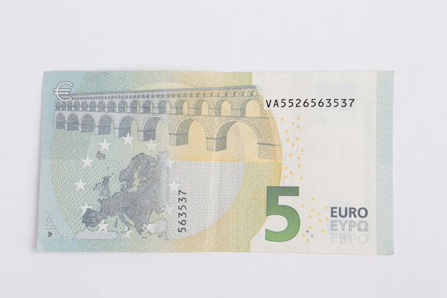Dinero en moneda europea billetes en euros