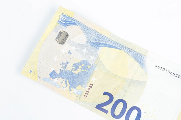 Dinero en moneda europea billetes en euros