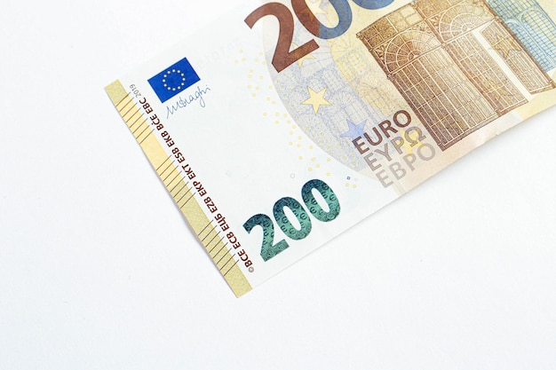 Dinero en moneda europea billetes en euros