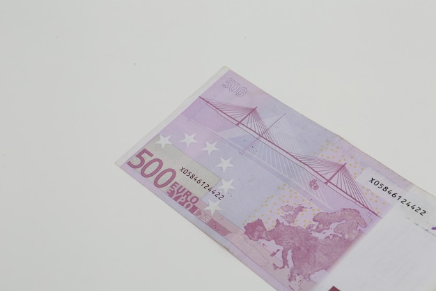 Dinero en moneda europea billetes en euros