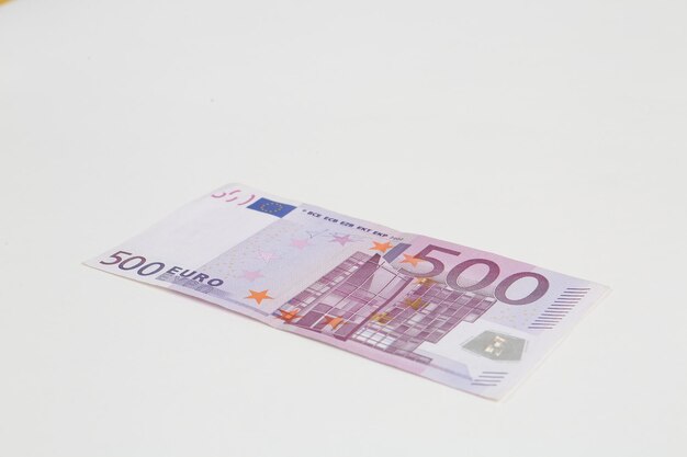 Dinero en moneda europea billetes en euros