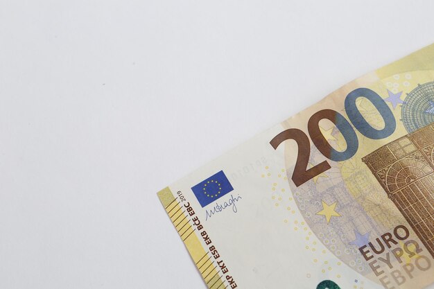 Dinero en moneda europea billetes en euros