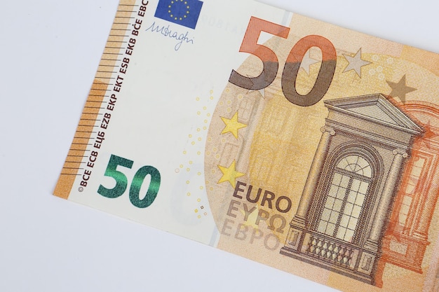 Dinero en moneda europea billetes en euros