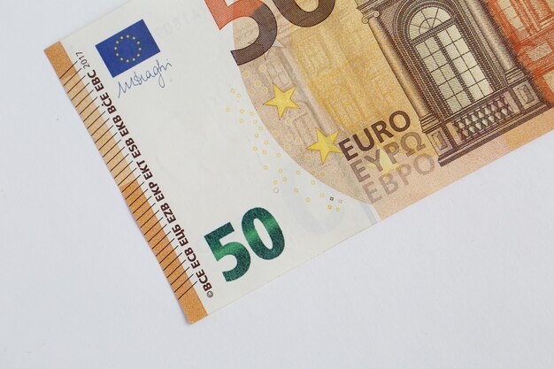 Dinero en moneda europea billetes en euros