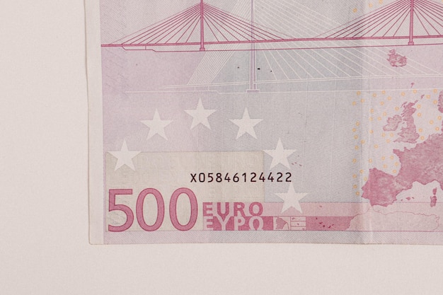 Dinero en moneda europea billetes en euros