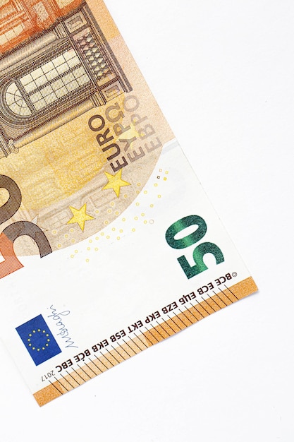 Dinero en moneda europea billetes en euros