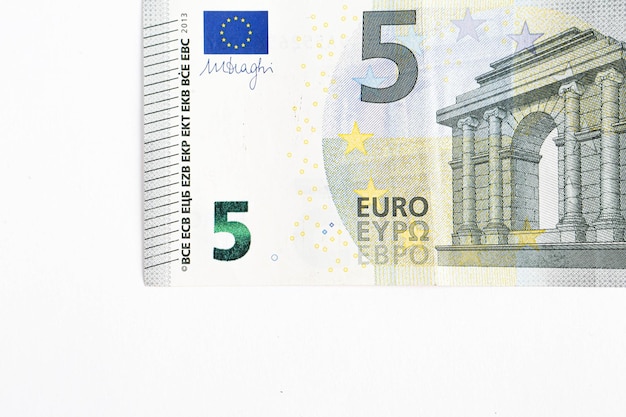 Dinero en moneda europea billetes en euros