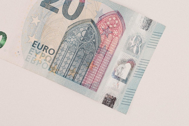 Dinero en moneda europea billetes en euros