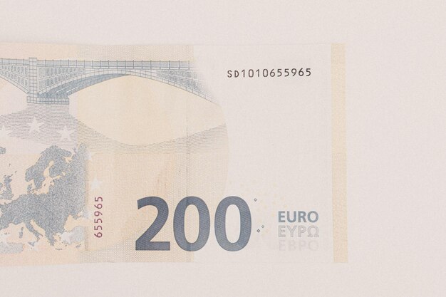 Dinero en moneda europea billetes en euros