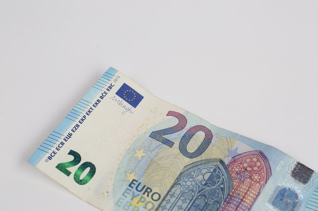 Dinero en moneda europea billetes en euros