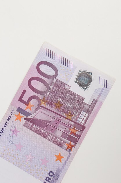 Dinero en moneda europea billetes en euros