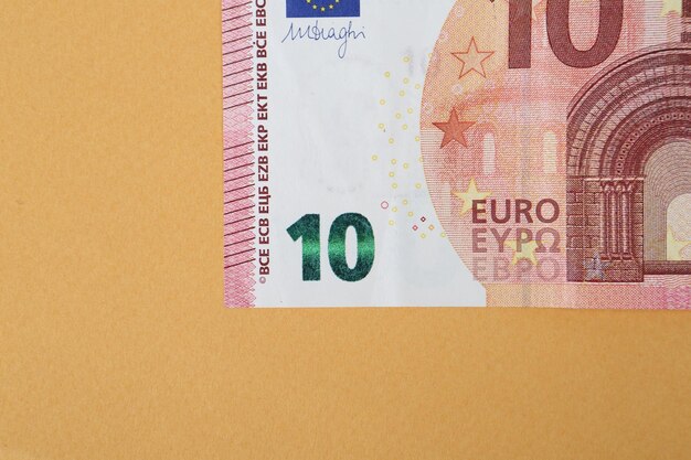 Dinero en moneda europea billetes en euros