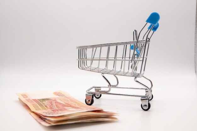 El dinero vacío de la inflación de la cesta del consumidor se deprecia 5000 rublos