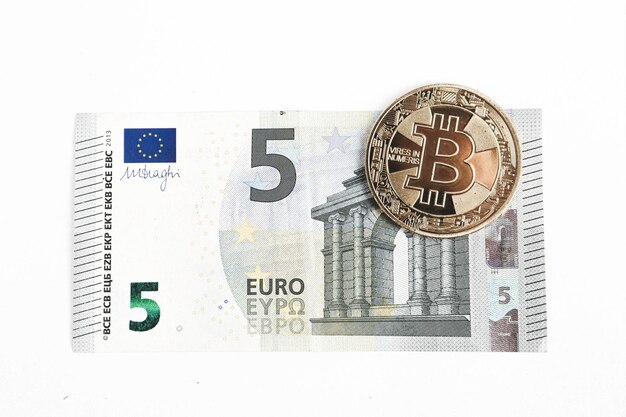 Dinheiro e moeda Multi Euro Dolar Diferentes tipos de notas de nova geração bitcoin lira turca