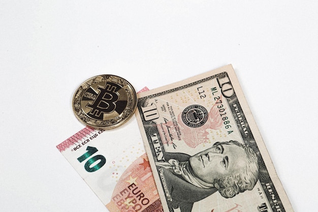 Dinheiro e moeda Multi Euro Dolar, diferentes tipos de notas de nova geração, bitcoin, lira turca