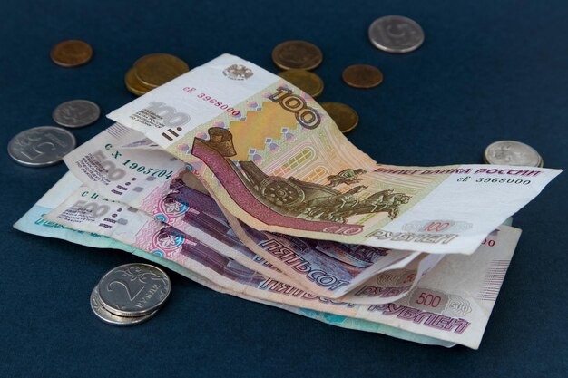 Dinheiro russo Denominação diferente de notas Aproximação de rublos russos Conceito financeiro Fundo e textura de dinheiro