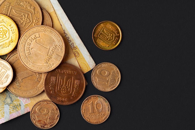 Dinheiro ucraniano. Denominação de novo e retirada do conceito de moedas e notas antigas