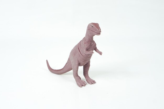 Dinosaurio. juguete de goma de plástico aislado en blanco.