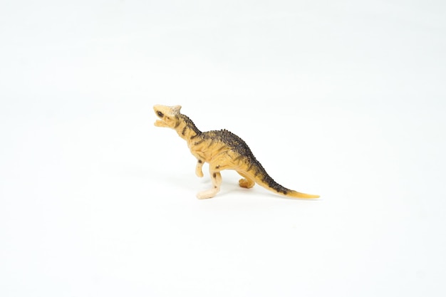 Dinossauro. brinquedo de borracha plástica isolado no branco.