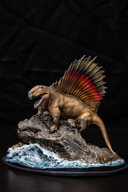 Foto dinossauro dimetrodon no escuro