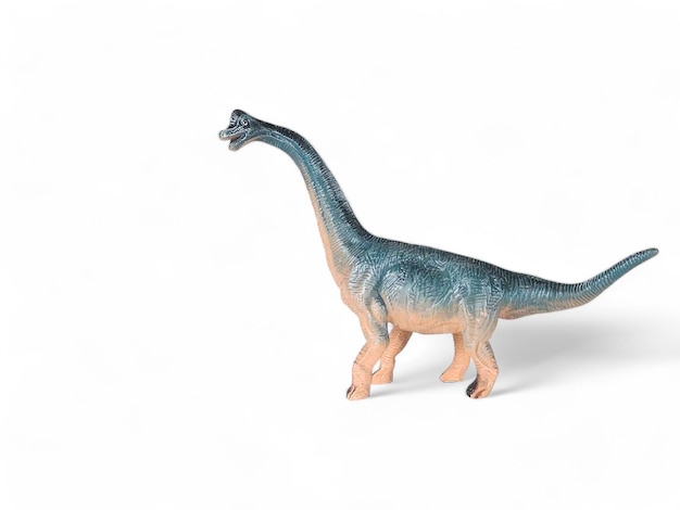 Dinossauro titanossauro em miniatura isolado em branco