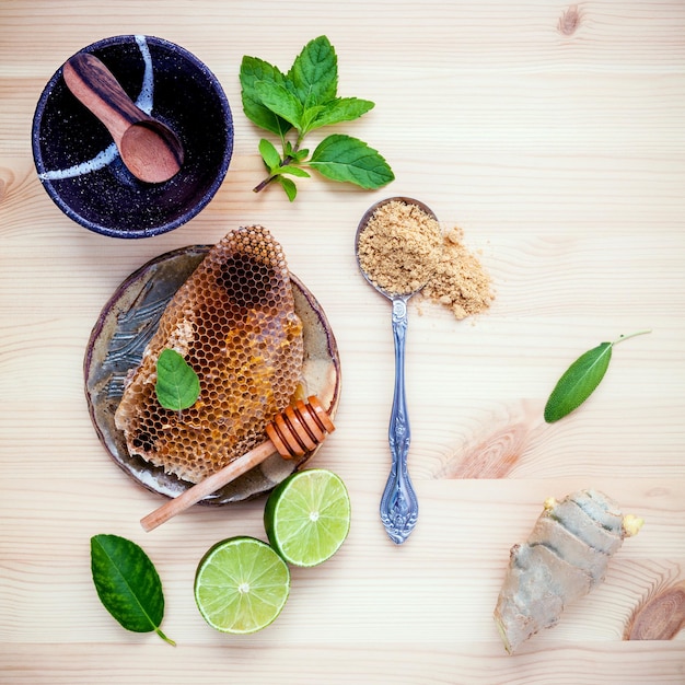 Foto directamente por encima de la comida en la mesa