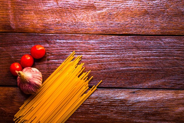 Foto directamente por encima de la comida en la mesa