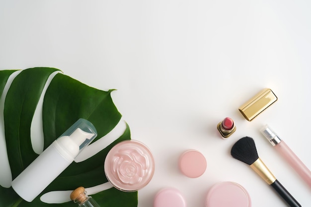 Directamente por encima de la toma de los productos de belleza