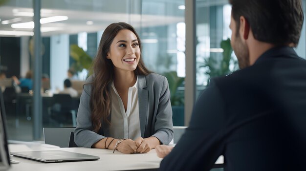 Foto los directores de recursos humanos implementan un nuevo programa de bienestar de los empleados